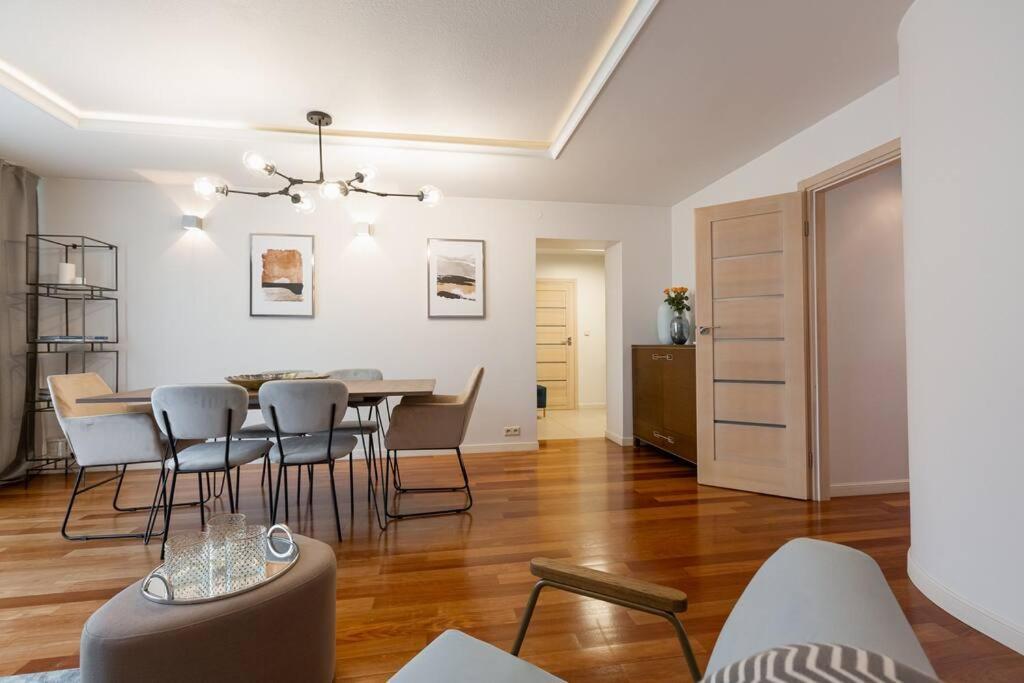 Leilighet Great 2 Bdr Apartment, Prestigious Location In The Center Of Warsaw. Warszawa