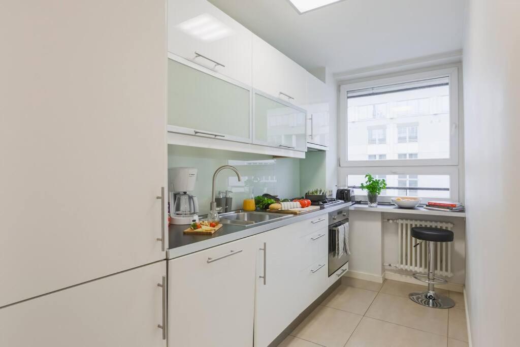Great 2 Bdr Apartment, Prestigious Location In The Center Of Warsaw. * Warszawa