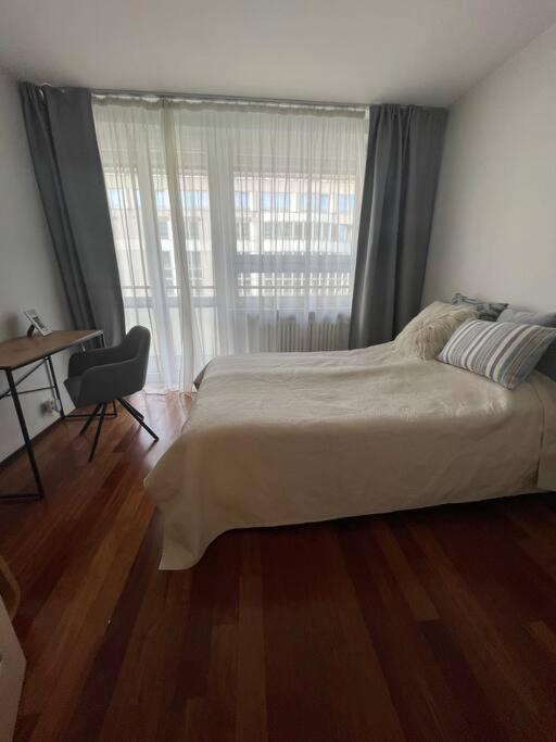 Great 2 Bdr Apartment, Prestigious Location In The Center Of Warsaw. Leilighet