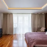 Great 2 Bdr Apartment, Prestigious Location In The Center Of Warsaw.