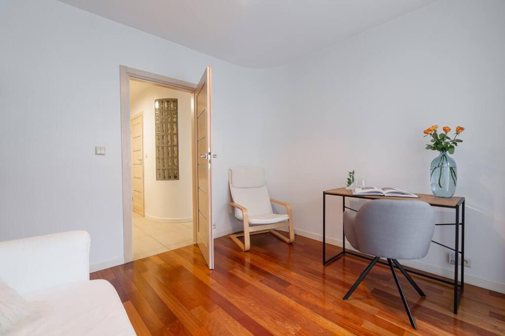 Great 2 Bdr Apartment, Prestigious Location In The Center Of Warsaw. Apartament *