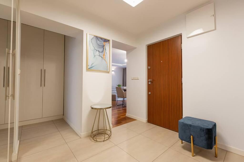 Great 2 Bdr Apartment, Prestigious Location In The Center Of Warsaw. Warszawa