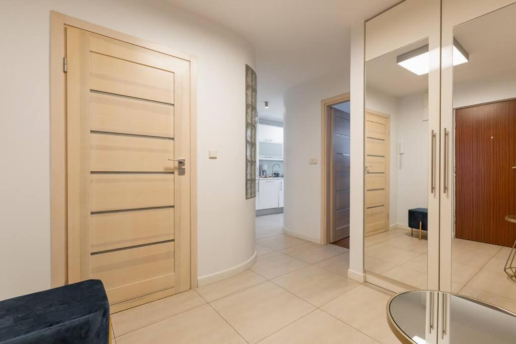 Great 2 Bdr Apartment, Prestigious Location In The Center Of Warsaw. Apartament Warszawa
