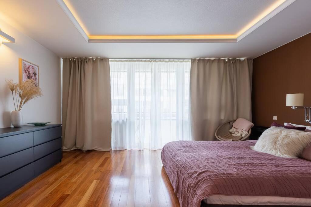 Great 2 Bdr Apartment, Prestigious Location In The Center Of Warsaw. Warszawa
