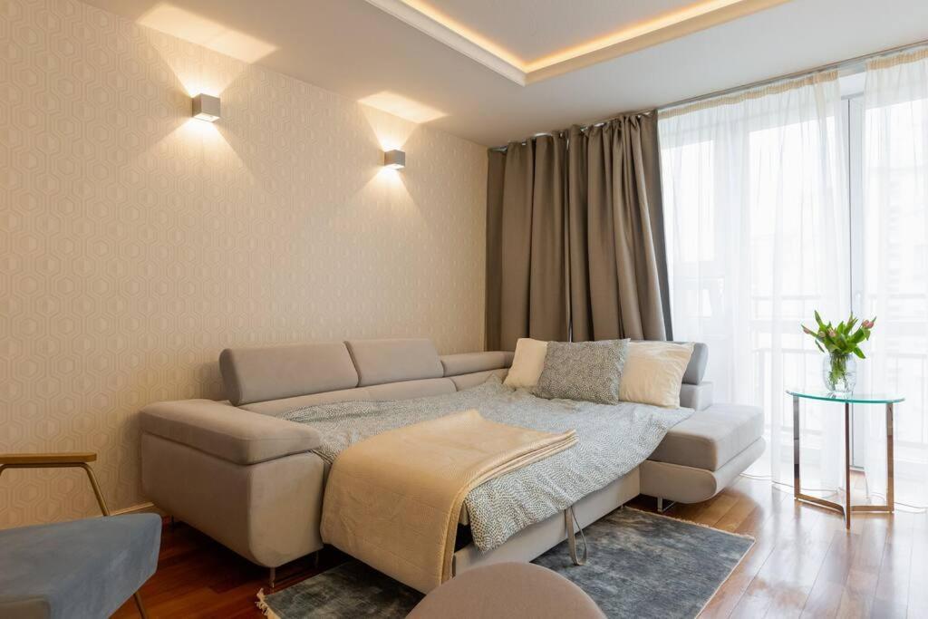 Great 2 Bdr Apartment, Prestigious Location In The Center Of Warsaw. Apartament Warszawa