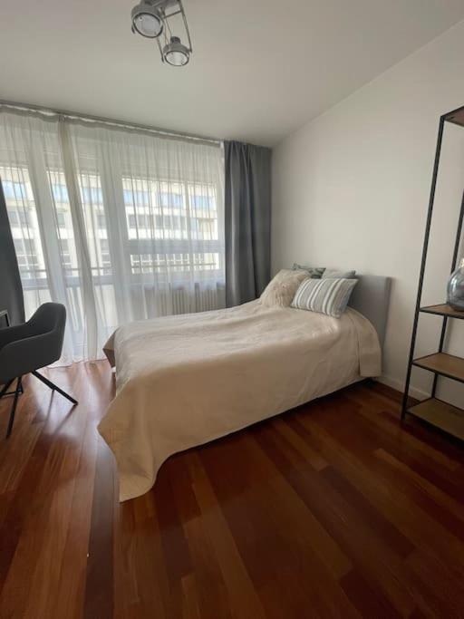Great 2 Bdr Apartment, Prestigious Location In The Center Of Warsaw. Apartament
