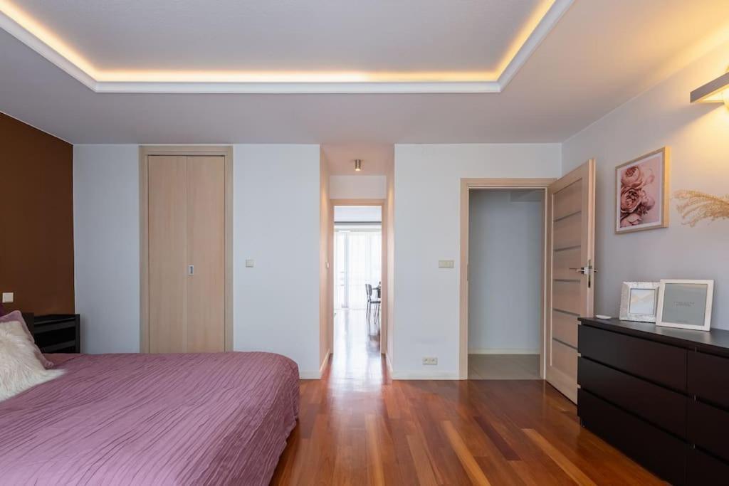 Great 2 Bdr Apartment, Prestigious Location In The Center Of Warsaw. Warszawa