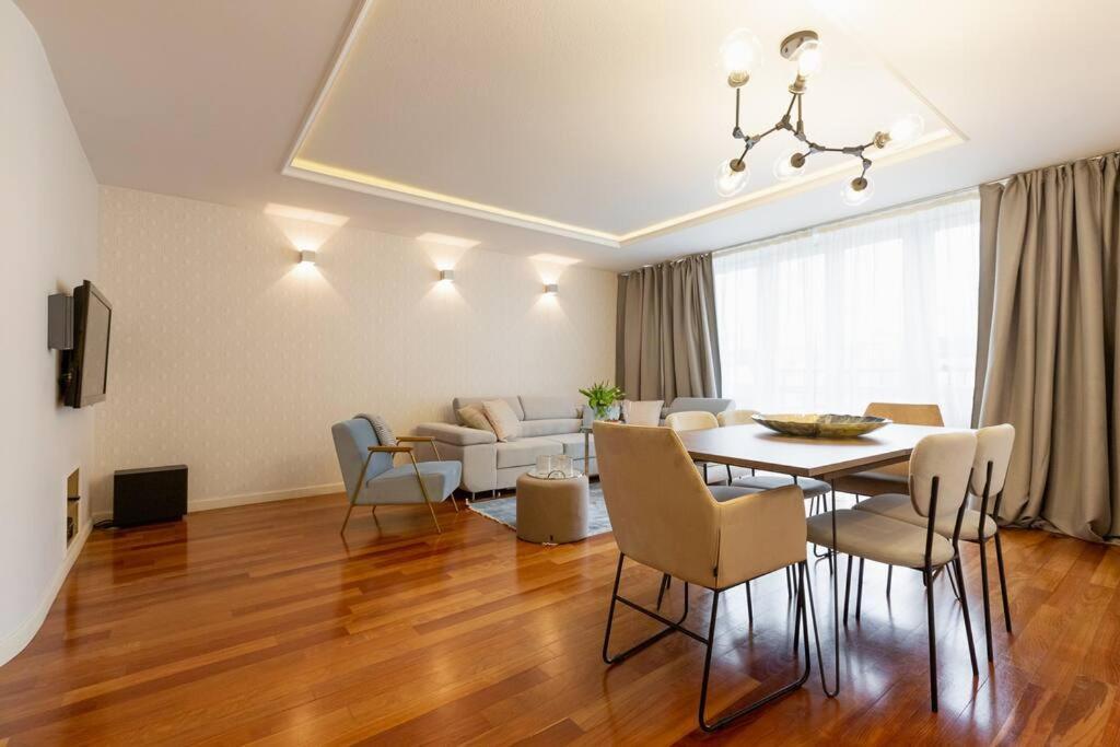 Great 2 Bdr Apartment, Prestigious Location In The Center Of Warsaw. * Warszawa