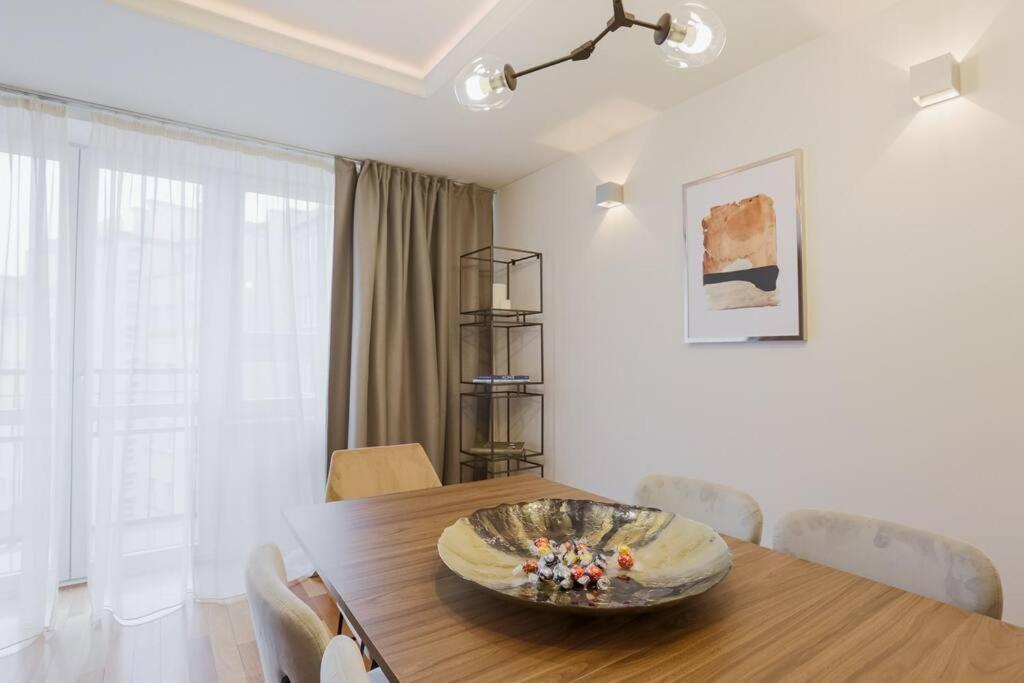 Apartament Great 2 Bdr Apartment, Prestigious Location In The Center Of Warsaw. Warszawa